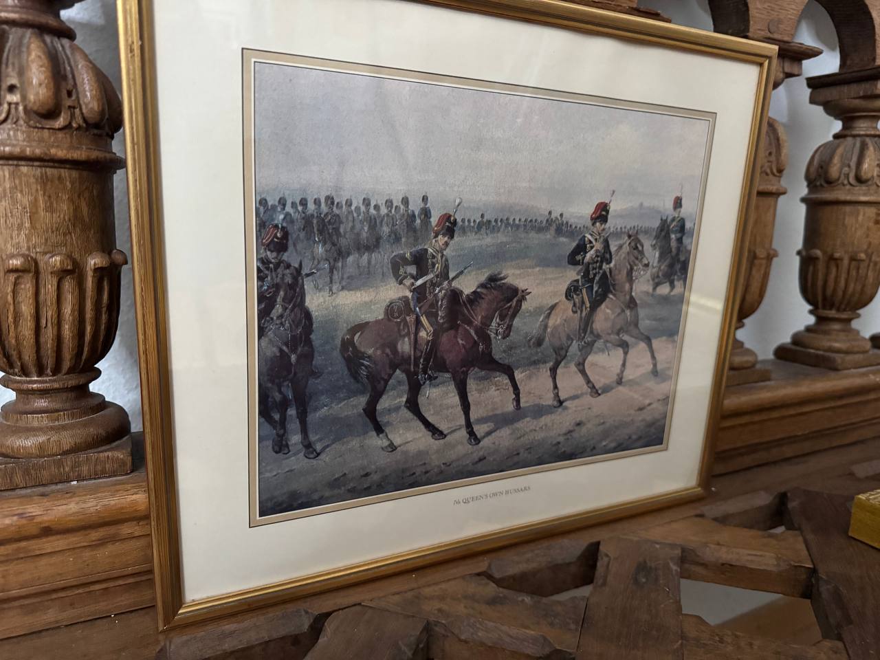 7th Queen's Own Hussars – Britische Kavallerietruppe zu Pferd, kolorierter Druck — Kontext