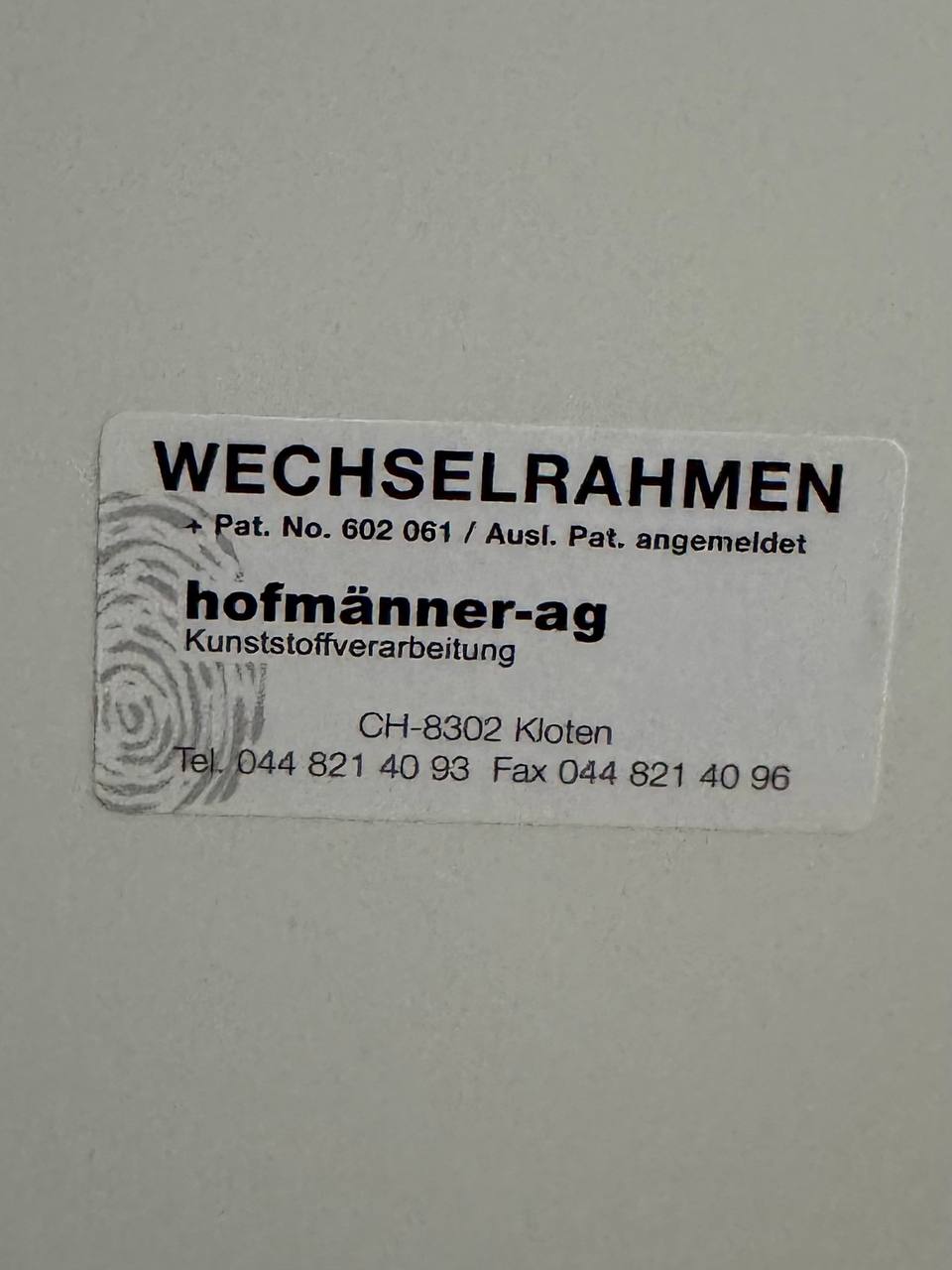 Ausstellungsplakat Ursula Bucher – Holzfiguren, Galerie Carla Renggli Zug 2010 — sticker