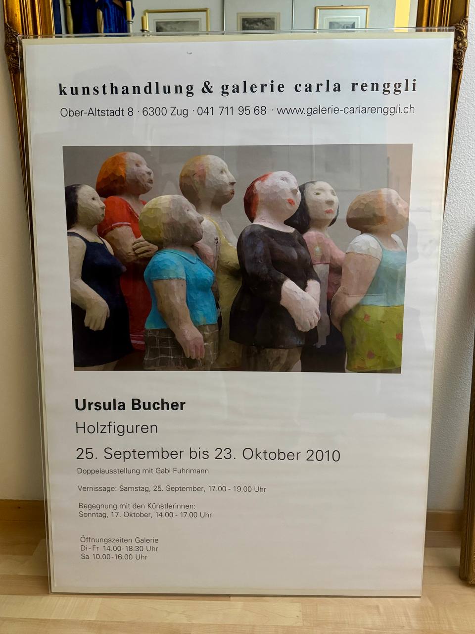 Ausstellungsplakat Ursula Bucher – Holzfiguren, Galerie Carla Renggli Zug 2010 — Vorderseite