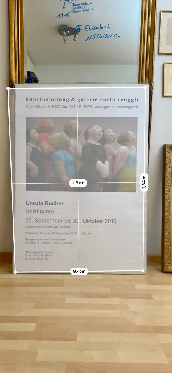 Ausstellungsplakat Ursula Bucher – Holzfiguren, Galerie Carla Renggli Zug 2010 (gerahmt) — Kontext