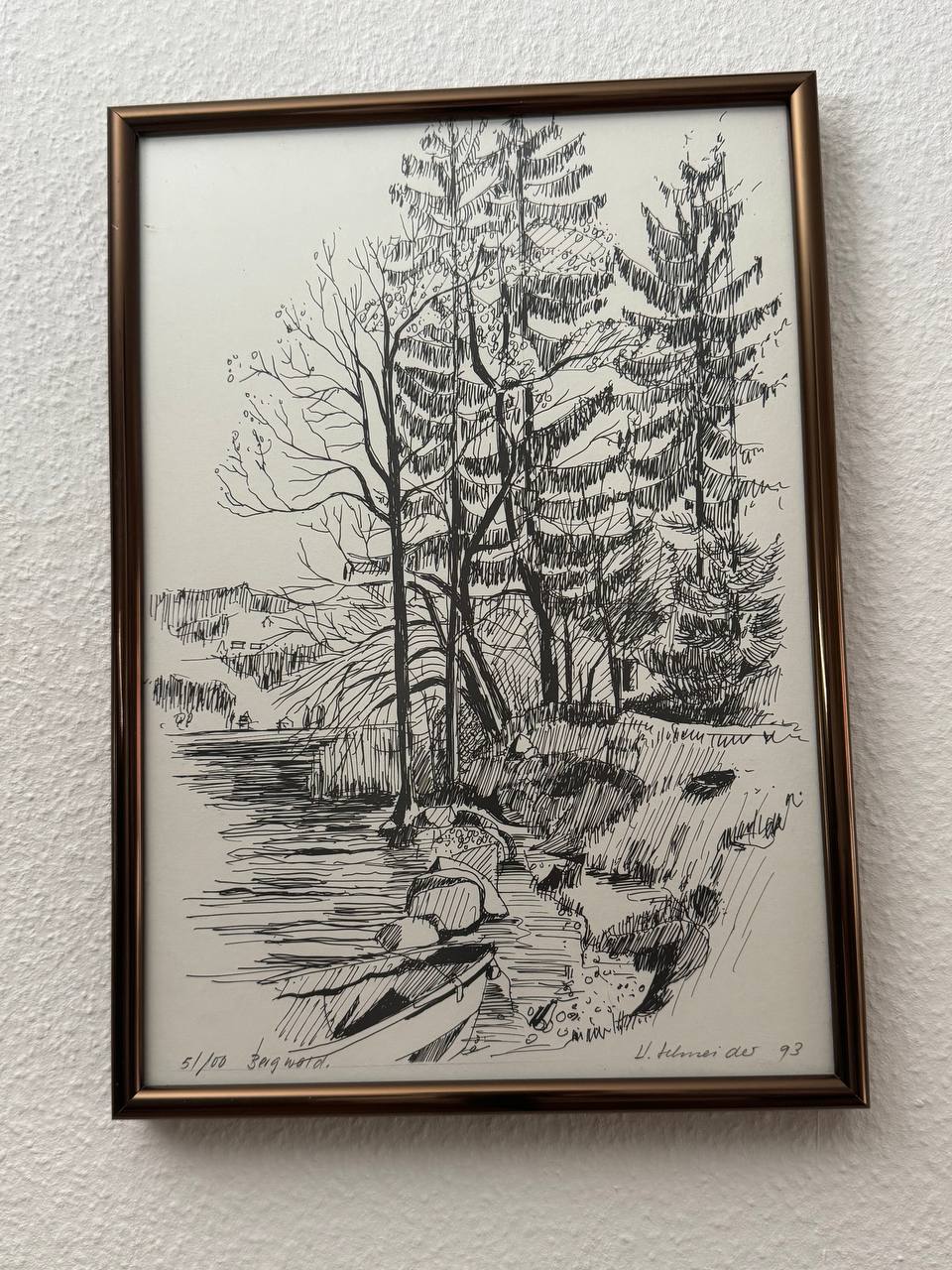 Bergwald mit Bach und Boot — Original-Federzeichnung, handsigniert und nummeriert 51/100 (V. Schneider, 1993)