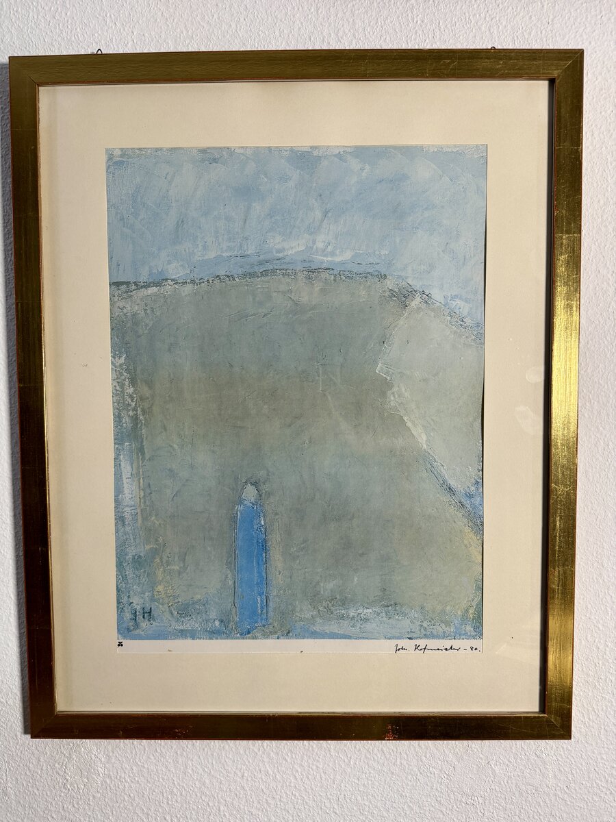 Blaue Figur in Landschaft – Abstrakte Komposition von John Hofmeister, 1980